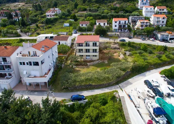 A Lovely And Cozy With A Breathtaking View