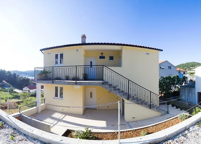 A Lovely And Cozy With A Breathtaking View